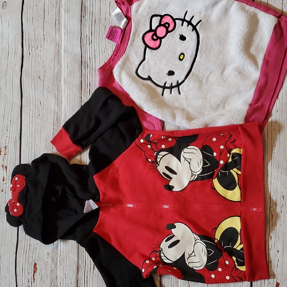 🥰 TWO CUTE GIRLS SWEATER (MINNIE MOUSE AND HELLO KITTY) 👩💕❤️🖤